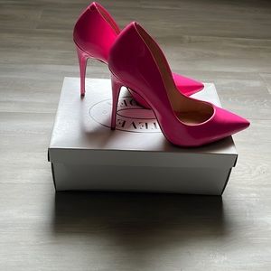 Never been worn Steve Madden pink pumps